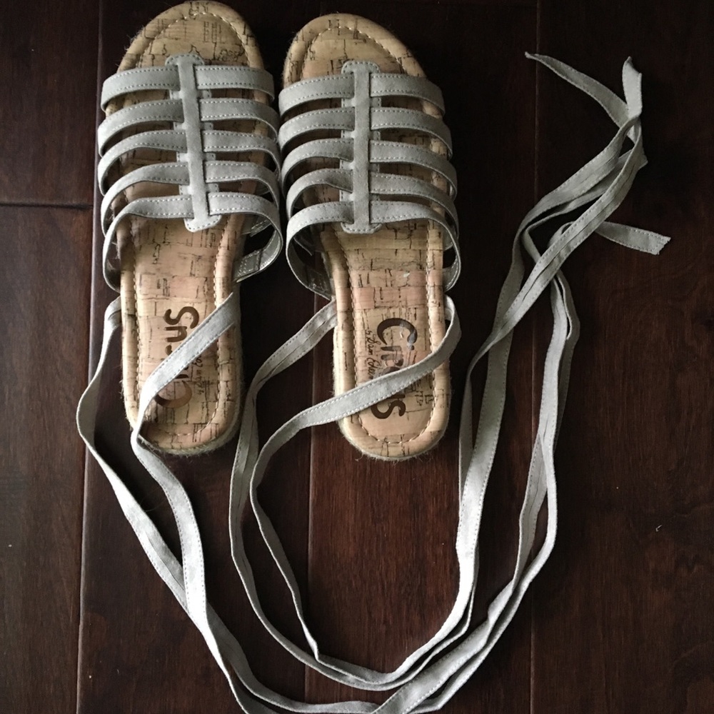 Circus tie sandals size 6